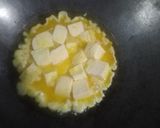 Foto langkah ke 4 dari resep Tahu telur goreng.