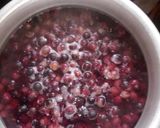 A picture of step 3 of Pulpy black grape juice.