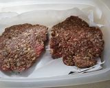 A picture of step 2 of Onion soup Hamburgers.