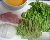 A picture of step 1 of Chinese-style Sesame Soup with Bacon and Lettuce.