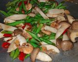 Gambar langkah 5 resipi King Oyster Mushroom Kacang Buncis.