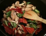 A picture of step 5 of Rice Bowl with Chicken Breast and Bell Peppers Stir-Fried in Oyster Sauce.