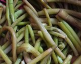 Foto langkah ke 1 dari resep Tumis Sulur Keladi.