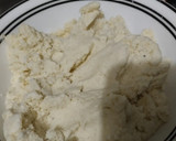 Foto del paso 1 de la receta: Arepas🫓de yuca rellenas de queso y bocadillo de guayaba🥯🧀🍯