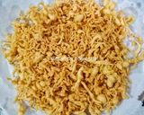 A picture of step 3 of Vada Pav Garlic Chutney.