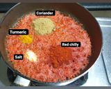 A picture of step 2 of Egg Shakshouka.