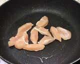 รูปขั้นตอนการทำที่ 2 ของ สันในไก่ผัดเห็ดซอสเทริยากิ ง่ายๆ