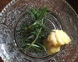 Foto langkah ke 1 dari resep Teh Jahe Rosemary - PGBA Mgg 42.