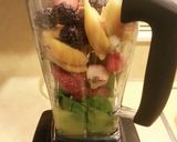 A picture of step 2 of Sammies Vitamix Superfruit Smoothie.