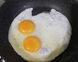 Foto del paso 1 de la receta: Huevos enmolados 🍳