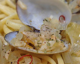 A picture of step 18 of Soup-Style Clam Vongole.