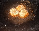 A picture of step 2 of Puffed rice chikki.