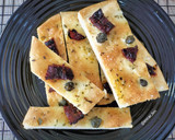 Foto del paso 10 de la receta: Focaccia con tomate y alcaparras