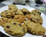 Foto del paso 2 de la receta: Galletas de avena, con bananas molidas, coco rallado y pasas