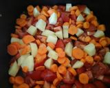 A picture of step 1 of Tomato and carrot soup.