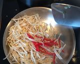 A picture of step 3 of Fried Bean Sprouts.