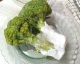 Foto langkah ke 1 dari resep Brokoli Rebus & Sambal Terasi Kecombrang.