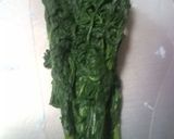 A picture of step 1 of Chrysanthemum Greens with Tuna-Mayonnaise Sauce.