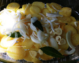Foto del paso 3 de la receta: Dorada al horno asada con patatas