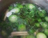 Foto langkah ke 4 dari resep Sayur Bening Bayam Oyong.