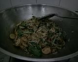 Foto langkah ke 6 dari resep Kwetiaw goreng.