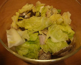 A picture of step 6 of Sake Steamed Surf Clams with Cabbage Made in the Microwave.