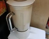 A picture of step 3 of Dates & banana shake.