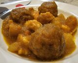 Foto del paso 6 de la receta Albóndigas de rape en salsa con patatas y gambones