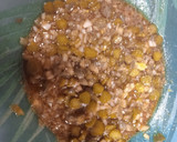 Foto del paso 1 de la receta: Tartar de salmón sobre pan de gamba con huevo de codorniz