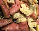 Foto del paso 2 de la receta: Papas rústicas con romero
