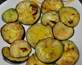 Foto del paso 2 de la receta: Pechuga de pollo al ajillo sobre berenjenas