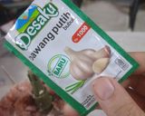 Foto langkah ke 2 dari resep Enoki chicken roll.