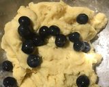 Gambar langkah 5 resipi Lemon Bluberry Scones.