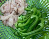 Hình bước làm 1 của món Ức gà xào ớt chuông xanh [Eat clean - Lose weight]