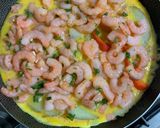 Foto del paso 4 de la receta: Tortilla de papa, con camarón y huevo
