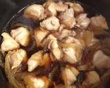 A picture of step 4 of Oyakodon (Chicken and Egg Rice Bowl).