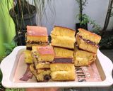 Foto langkah ke 5 dari resep TERANG BULAN / MARTABAK MANIS.