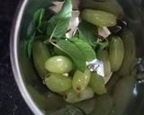 তুলসী বীজ দিয়ে আঙুরের সরবত(Tulshi beej diye angurer sharbat recipe) রেসিপি ধাপ - 1 ছবি