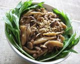 A picture of step 6 of Spicy Meat Soboro and Mushroom Rice Bowl.