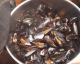 Une image de l'étape 3 de Moules marinières.
