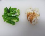 A picture of step 1 of Chikuwa and Bell Pepper Stir-Fry with Okonomiyaki Sauce.
