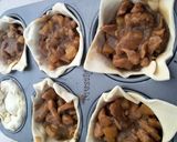A picture of step 5 of Mini Chicken Pies.