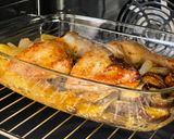 Foto del paso 4 de la receta: Pollo al horno con verduras en bolsa de asar