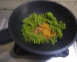 A picture of step 2 of Hara Chana paneer paratha.