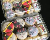 Foto langkah ke 9 dari resep Vanilla white cookies with icing sugar.