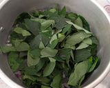 Foto langkah ke 2 dari resep Sayur Bening Daun Katuk.