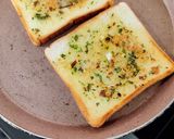 ચીઝ કોર્ન ગાર્લીક બ્રેડ (Cheese Corn Garlic Bread Recipe in Gujarati) રેસીપી સ્ટેપ5ફોટો