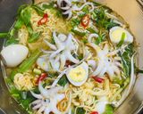 Hình bước làm 1 của món Mì chua cay đầu mực