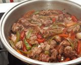 Foto del paso 4 de la receta: Bocaditos de pollo al vino con verduras y tomatitos cherry