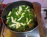 চিংড়ি দিয়ে আলু-পেঁয়াজকলির চচ্চড়ি(chingri aloo piyaj koli chachori recipe in bengali) রেসিপি ধাপ - 2 ছবি